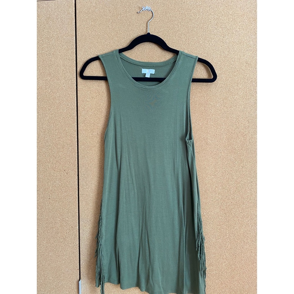 Short flowy green dress with side fringes